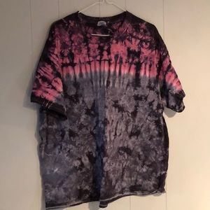 Mid-2000’s Pink/Black Tie Dye Tee!